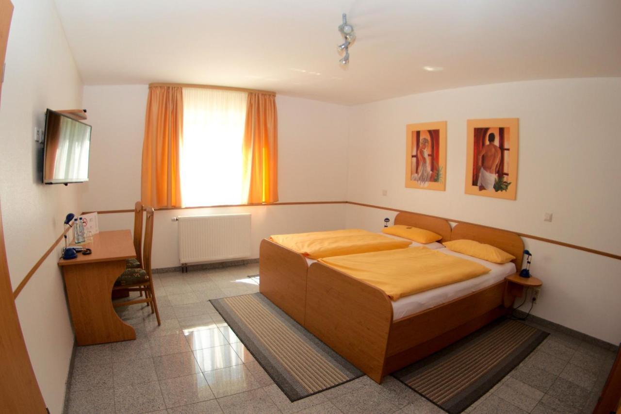 Messe-Hotel "Waldruhe" Giesen Zewnętrze zdjęcie
