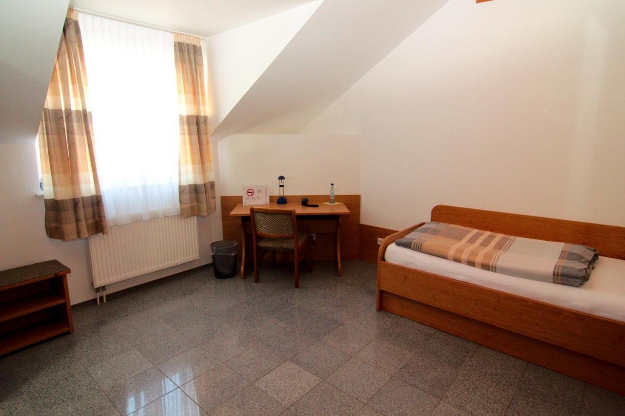 Messe-Hotel "Waldruhe" Giesen Zewnętrze zdjęcie